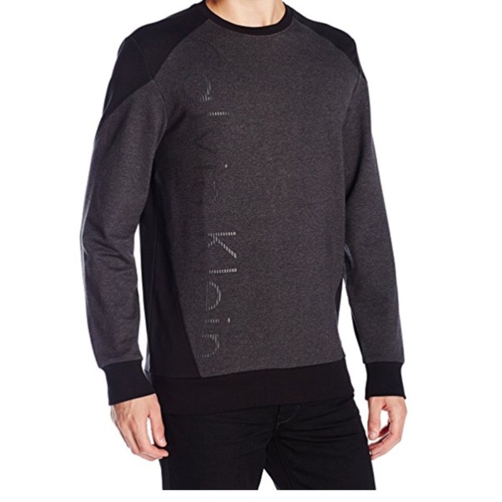 💥Sold💥Calvin Klein, Chic Men’s graphic pullover!